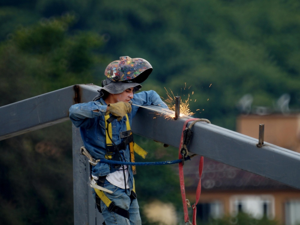 Spawanie na wysokości - ilustracja poglądowa